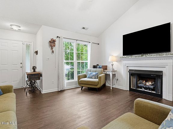 5th image of 156 Kensington Way