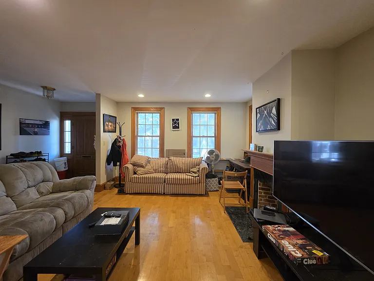 92 Gore St #A — Photo 2