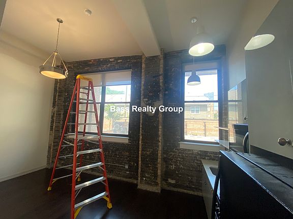 2nd image of 5021 N Kenmore Ave #110
