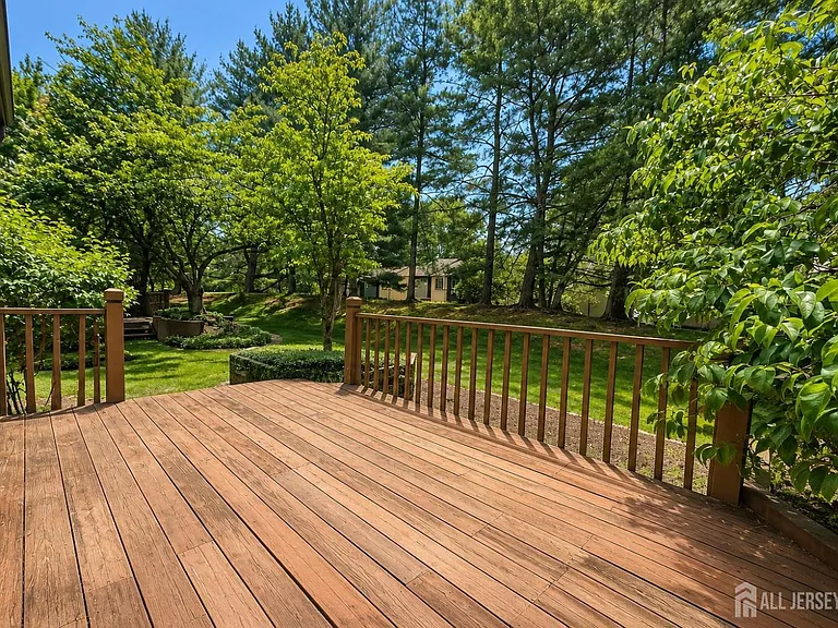 83 Sayre Dr — Photo 21