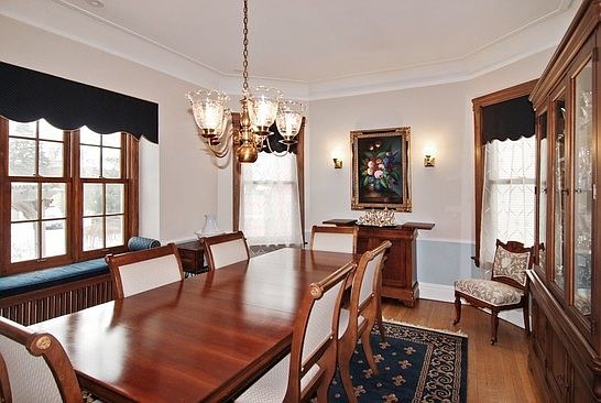 3rd image of 555 Park Ave