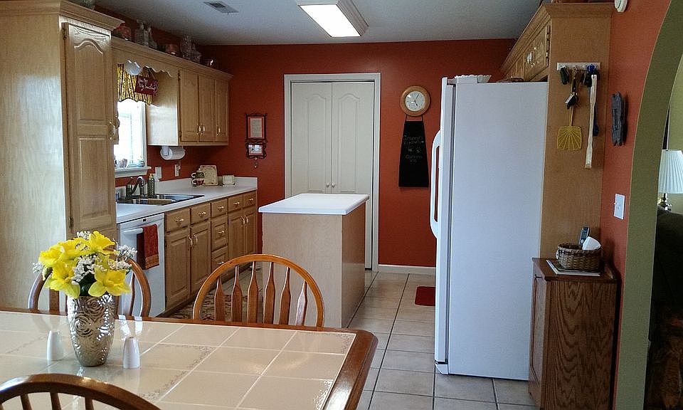1st image of 3005 Newcastle Dr