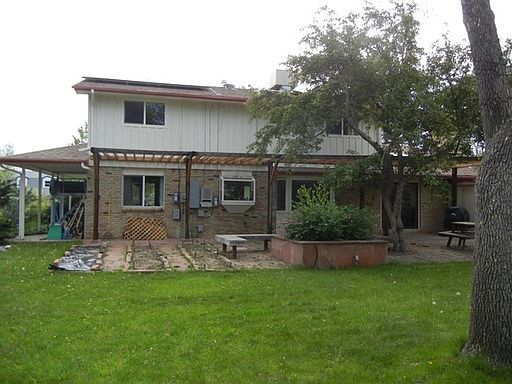 3rd image of 897 E Laurel Ave