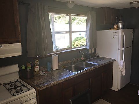 5th image of 42 College Dr