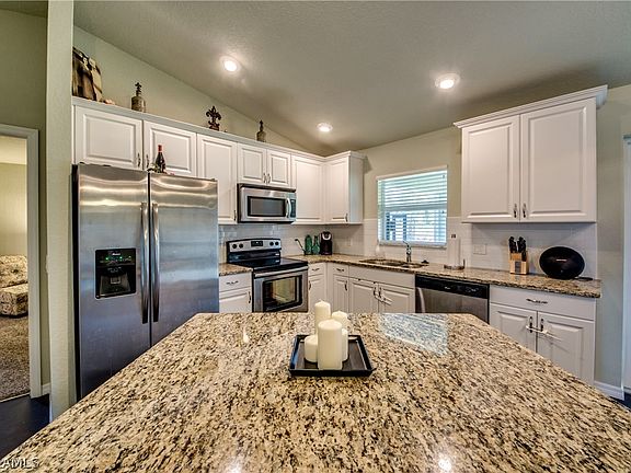 5th image of 506 SW 25th Terrace Cpe