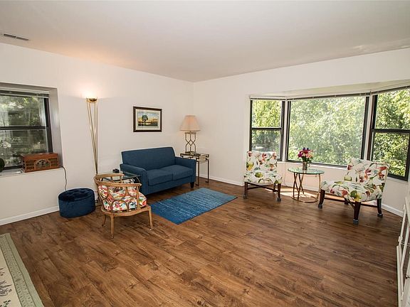3rd image of 415 W Jefferson Ave APT 305