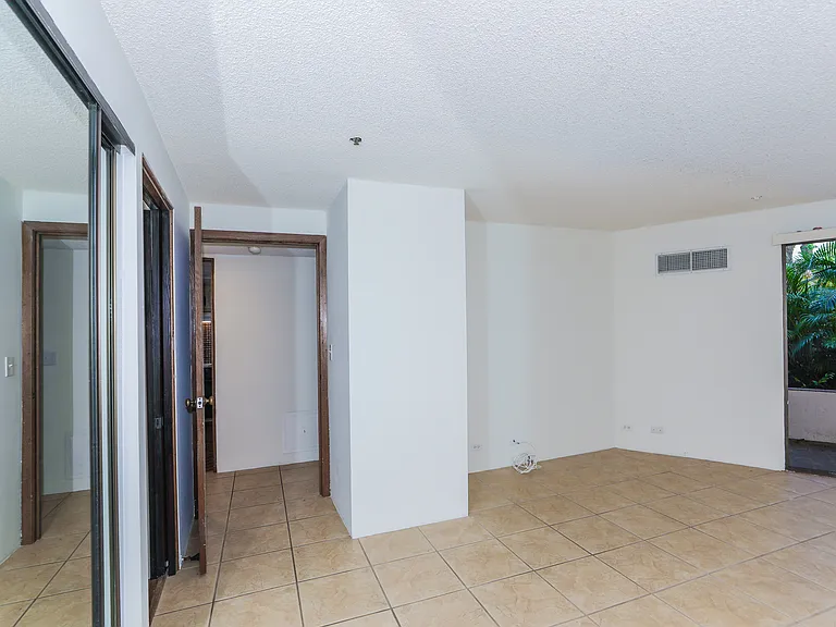 555 Hahaione St #B100 — Photo 24