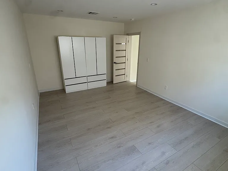8342 Wilbur Ave — Photo 6