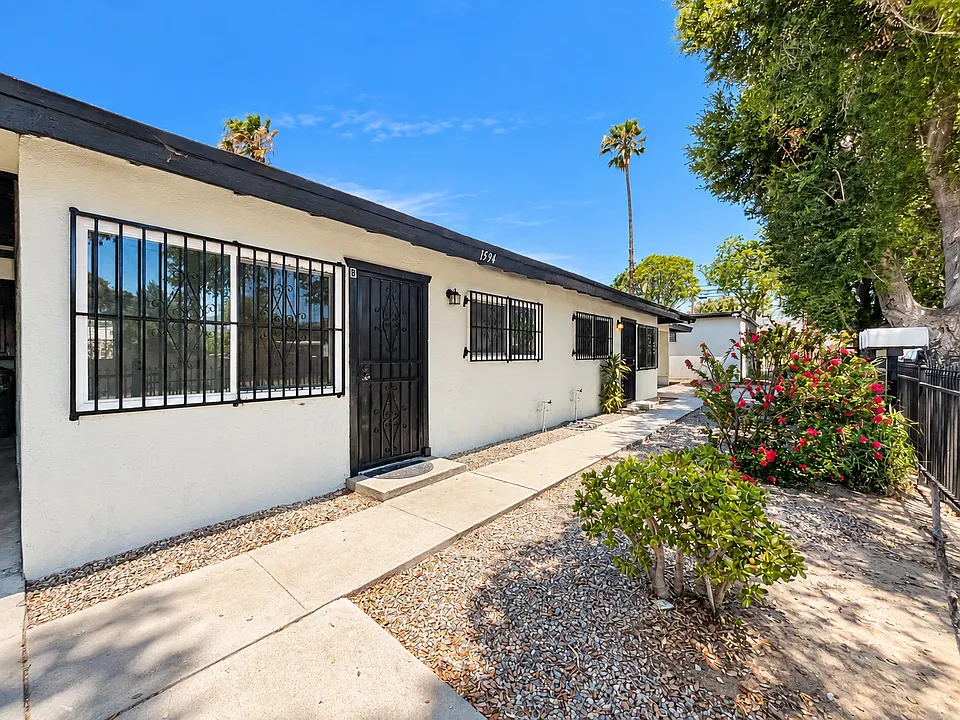 RV T 1594 B&C Sepulveda Ave