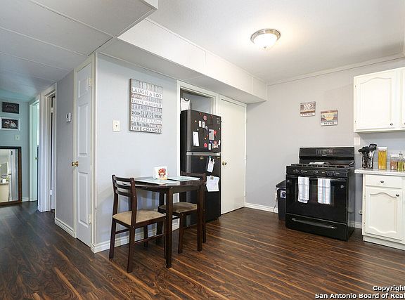 5th image of 322 W Lindbergh Blvd