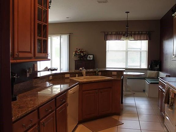 3rd image of 813 Wood Briar Loop