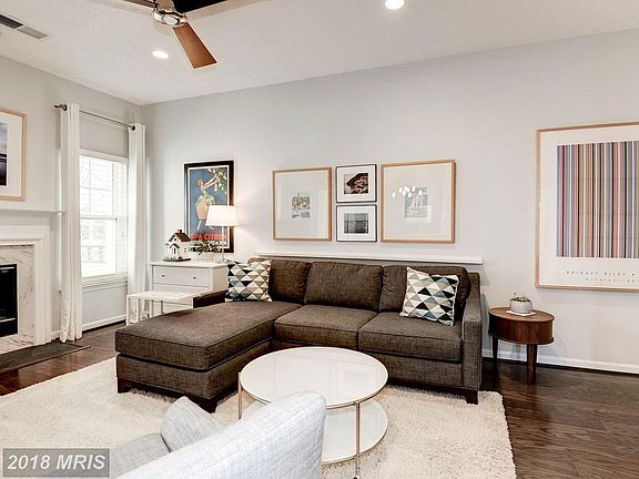 Seating & Gas Fireplace