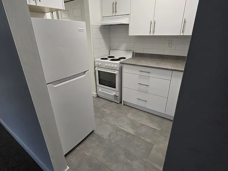 1033 4th Ave — Photo 30