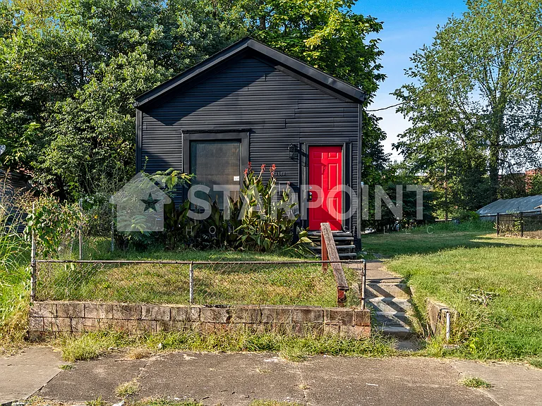 1611 W Kentucky St — Photo 1