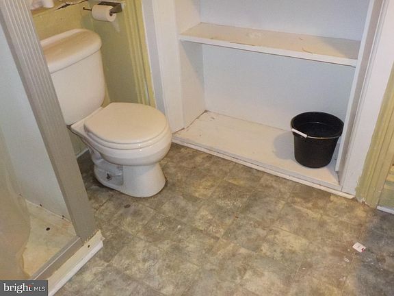 4th image of 223 N 2nd St APT 1