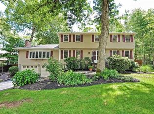 11 Penobscot St, Medfield, MA 02052
