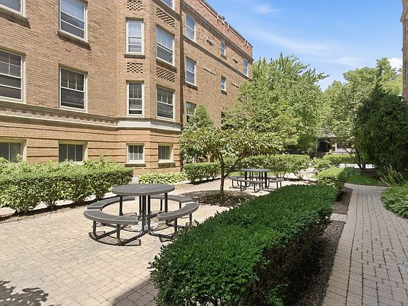 3rd image of 619 W Washington Blvd #1W