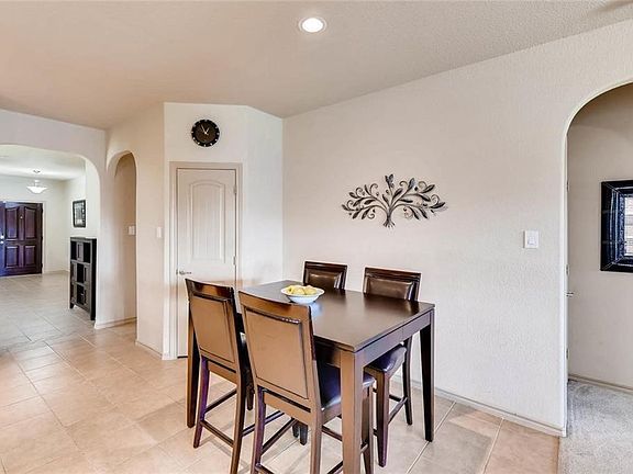 3rd image of 3401 Buckthorn Ln