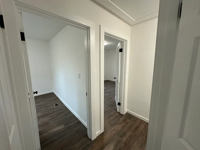 2052 Saxton Ave — Photo 6