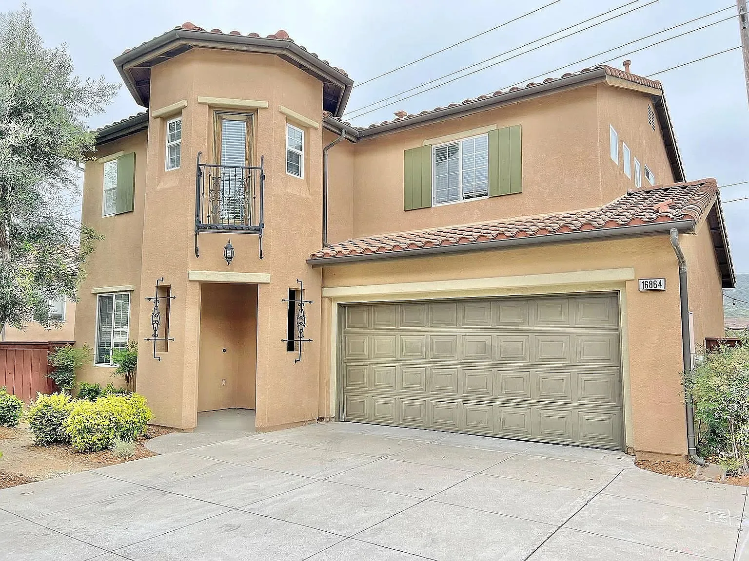 4 bed, 2188 sqft, $5,400 — Photo 1