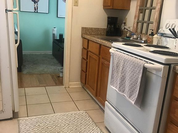 4th image of 1218 Dennison St