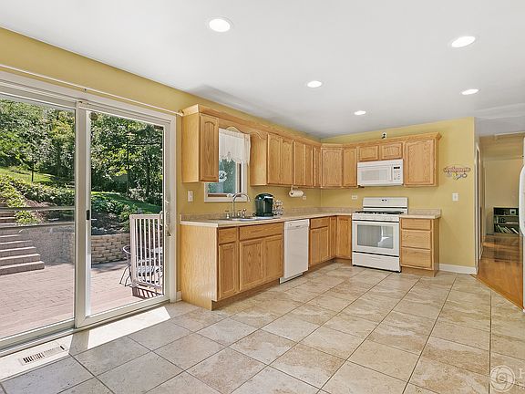 4th image of 109 W Longwood Dr