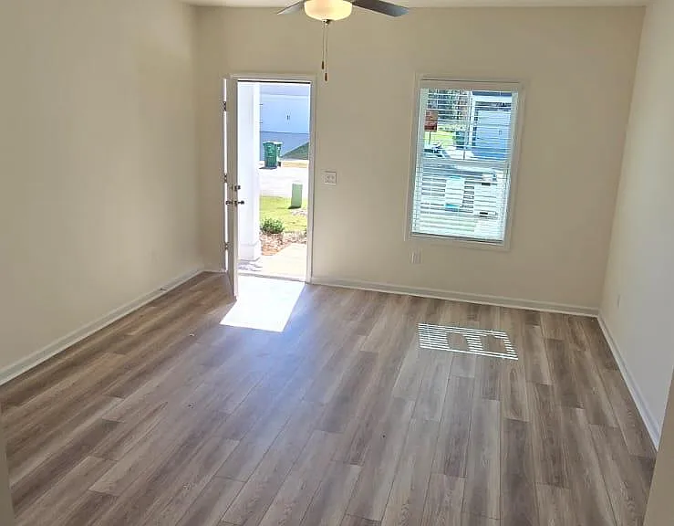 1098 Silverbend Trl — Photo 7