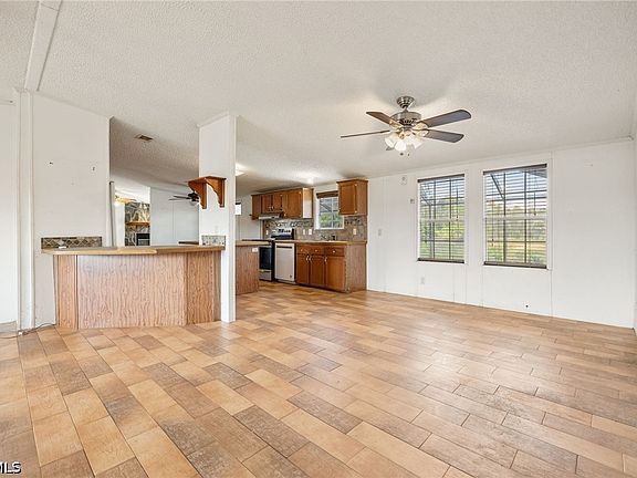 4th image of 10550 Sharon Dr