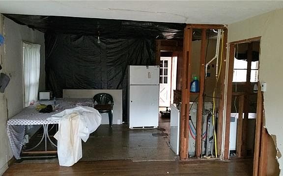 4th image of 143 E Holland Dr