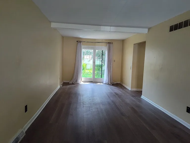 221 W Edgewater Way — Photo 2