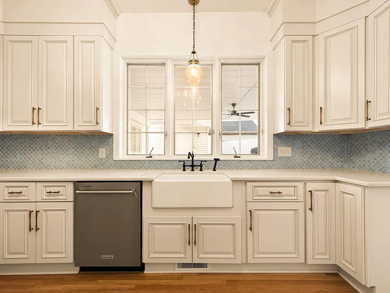 406 N Main St — Photo 18