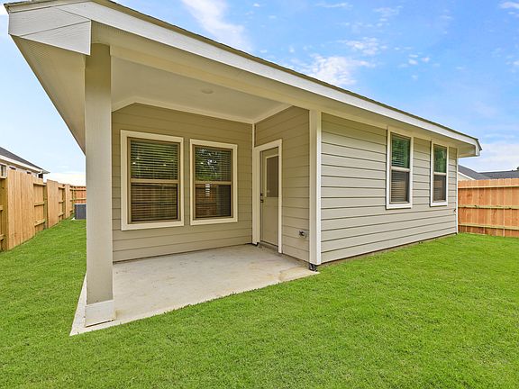 2nd image of 19168 Cedar Lennox Cir