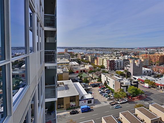 4th image of 300 W Beech St Unit 1306