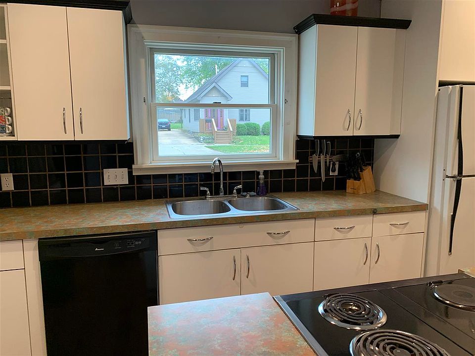 1202 Howard St, Petoskey, MI 49770 Zillow