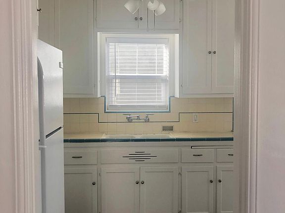 3rd image of 152 Ximeno Ave #C1