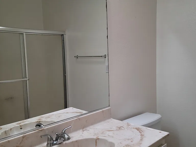 Second Bathroom in Hallway