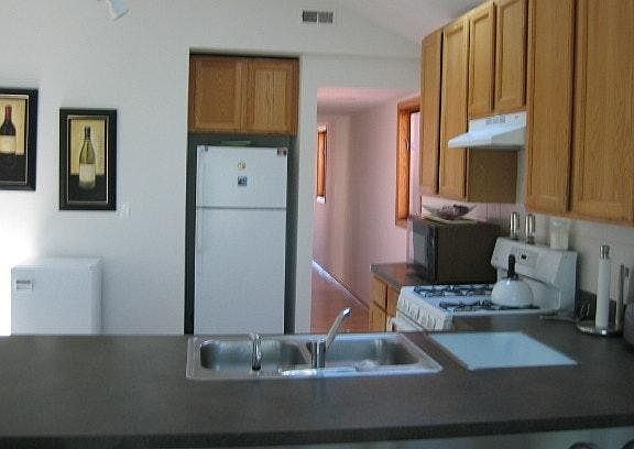 4th image of 2420 W Taylor St #1