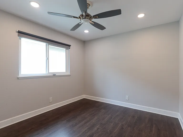 25075 Sanoria St — Photo 18