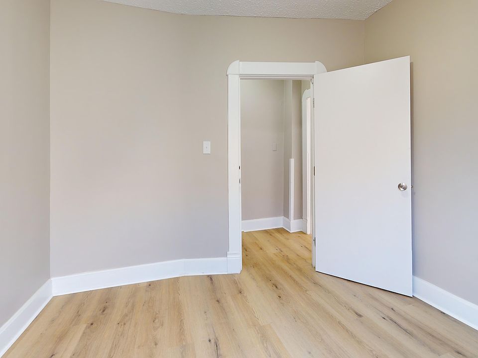 1st image of 211 Koehne St