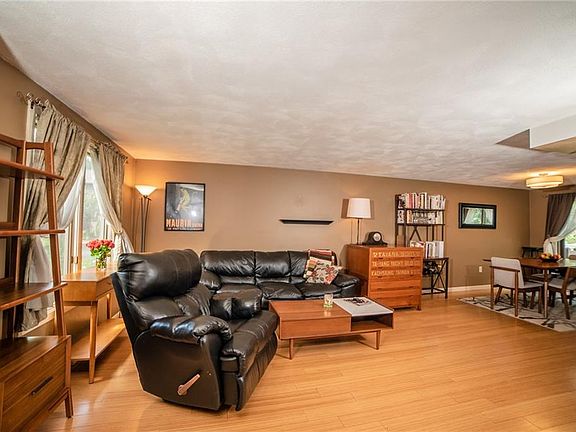 5th image of 246 Mayfield Ave APT B