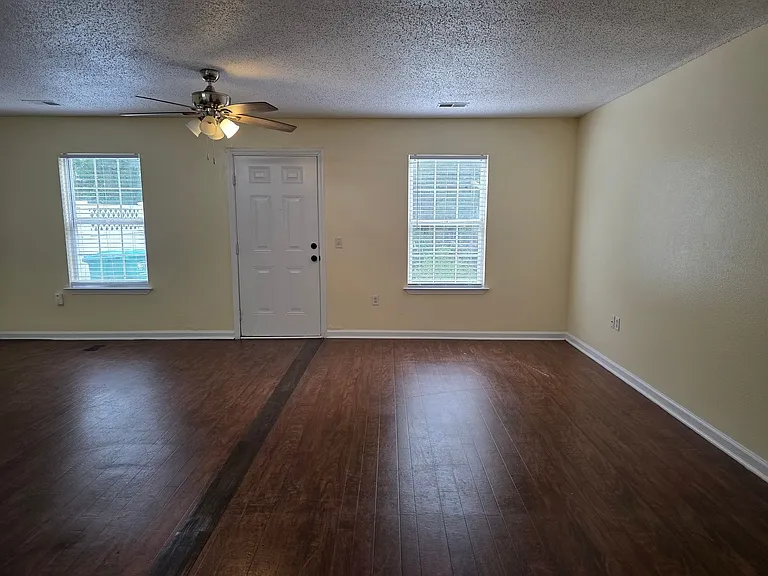 1118 Towne Park Dr — Photo 4