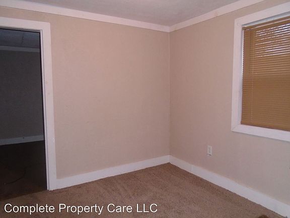 5th image of 2005 N Watt Ave