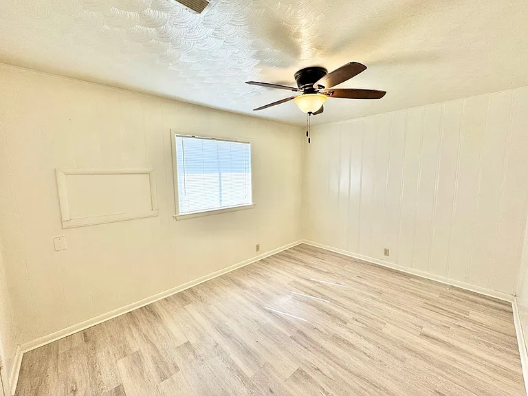 419 W Sycamore St — Photo 30