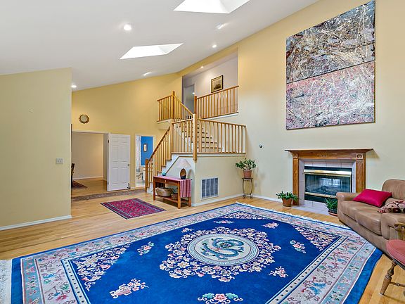 4th image of 99 Deer Hill Ct
