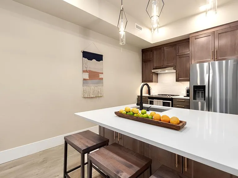 302 N Meldrum St #102 — Photo 12