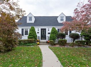 126 Utterby Rd, Malverne, NY 11565