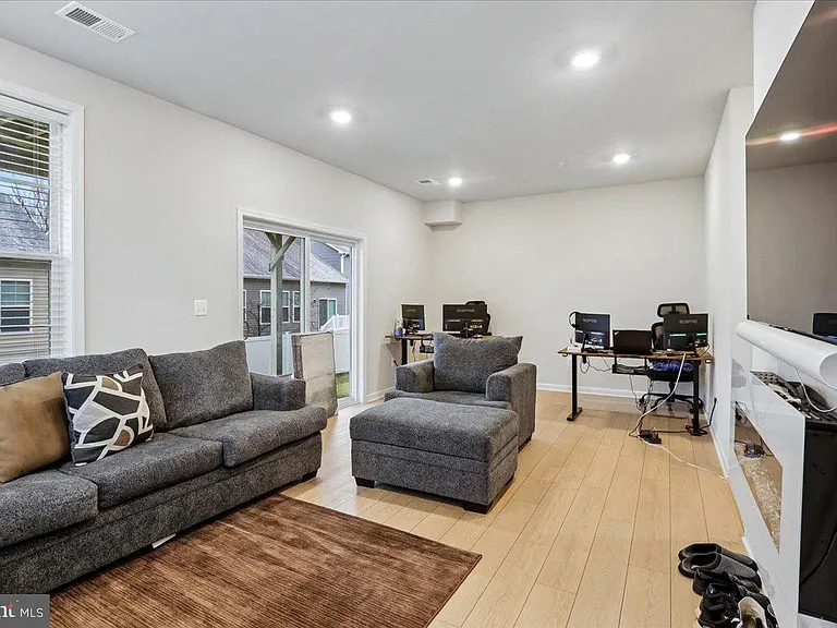 10800 Blanton Way — Photo 25