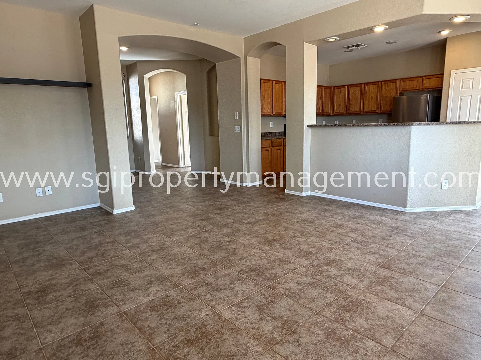 Beauitful 4 Bedroom Rental Home! — Photo 3