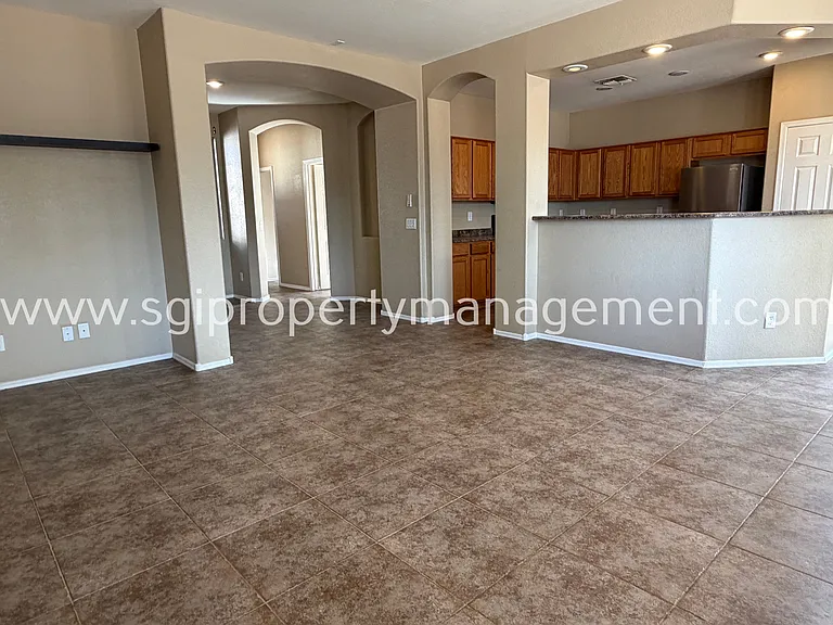 1541 W Saint Kateri Dr — Photo 3