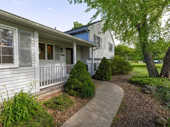 5766 Coppersmith Trl, Ontario, NY 14519